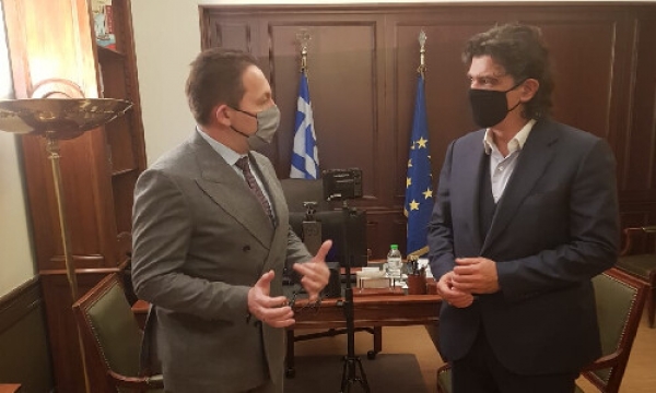 &Omicron;&Alpha;&nu;&alpha;&pi;&lambda;&eta;&rho;&omega;&tau;ή&sigmaf; &Upsilon;&pi;&omicron;&upsilon;&rho;&gamma;ό&sigmaf; &Epsilon;&sigma;&omega;&tau;&epsilon;&rho;&iota;&kappa;ώ&nu; &Sigma;&tau;έ&lambda;&iota;&omicron;&sigmaf; &Pi;έ&tau;&sigma;&alpha;&sigmaf; &mu;&alpha;&zeta;ί &mu;&epsilon; &tau;&omicron;&nu; &beta;&omicron;&upsilon;&lambda;&epsilon;&upsilon;&tau;ή &Alpha;&nu;&delta;&rho;έ&alpha; &Pi;ά&tau;&sigma;&eta; &tau;&eta;&nu; &Tau;&rho;ί&tau;&eta; &sigma;&tau;&omicron;&nu; &Nu;&omicron;&mu;ό &Gamma;&rho;&epsilon;&beta;&epsilon;&nu;ώ&nu;