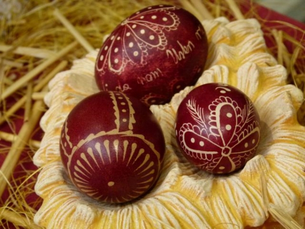 &Pi;ά&sigma;&chi;&alpha; &sigma;&tau;&omicron; &chi;&omega;&rho;&iota;ό... (&gamma;&rho;ά&phi;&epsilon;&iota; &omicron; &Delta;&eta;&mu;ή&tau;&rho;&eta;&sigmaf; &Psi;&epsilon;&upsilon;&tau;&omicron;&gamma;&kappa;ά&sigmaf;)