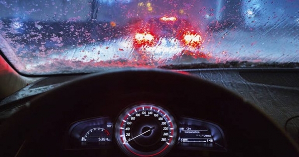 &Omicron;&delta;ή&gamma;&eta;&sigma;&eta; &upsilon;&pi;ό &beta;&rho;&omicron;&chi;ή: &Tau;&iota; &pi;&rho;έ&pi;&epsilon;&iota; &nu;&alpha; &pi;&rho;&omicron;&sigma;έ&chi;&omicron;&upsilon;&mu;&epsilon; &sigma;&tau;&omicron; &delta;&rho;ό&mu;&omicron;