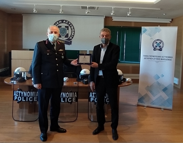 &Delta;&omega;&rho;&epsilon;ά &sigma;ύ&gamma;&chi;&rho;&omicron;&nu;&omicron;&upsilon; &upsilon;&lambda;&iota;&kappa;&omicron;&tau;&epsilon;&chi;&nu;&iota;&kappa;&omicron;ύ &epsilon;&xi;&omicron;&pi;&lambda;&iota;&sigma;&mu;&omicron;ύ  &alpha;&pi;ό  &tau;&eta;&nu; &Pi;.&Epsilon;.&Delta;. &Delta;&upsilon;&tau;&iota;&kappa;ή&sigmaf; &Mu;&alpha;&kappa;&epsilon;&delta;&omicron;&nu;ί&alpha;&sigmaf;, &sigma;&epsilon; &Alpha;&sigma;&tau;&upsilon;&nu;&omicron;&mu;&iota;&kappa;έ&sigmaf; &Upsilon;&pi;&eta;&rho;&epsilon;&sigma;ί&epsilon;&sigmaf; &tau;&eta;&sigmaf; &Gamma;&epsilon;&nu;&iota;&kappa;ή&sigmaf; &Pi;&epsilon;&rho;&iota;&phi;&epsilon;&rho;&epsilon;&iota;&alpha;&kappa;ή&sigmaf; &Alpha;&sigma;&tau;&upsilon;&nu;&omicron;&mu;&iota;&kappa;ή&sigmaf; &Delta;&iota;&epsilon;ύ&theta;&upsilon;&nu;&sigma;&eta;&sigmaf;