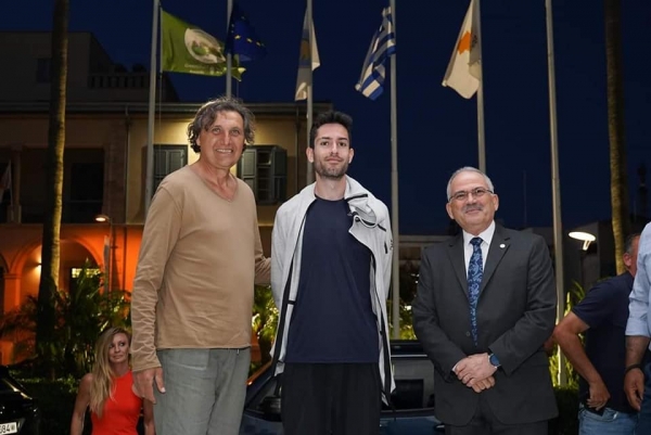 &Eta; &alpha;&theta;&lambda;&eta;&tau;&omicron;&mu;ά&nu;&alpha; &pi;ό&lambda;&eta; &tau;&eta;&sigmaf; &Lambda;&epsilon;&mu;&epsilon;&sigma;&omicron;ύ &tau;ί&mu;&eta;&sigma;&epsilon; &tau;&omicron;&nu; &Chi;&rho;&upsilon;&sigma;ό Έ&lambda;&lambda;&eta;&nu;&alpha; (&Gamma;&rho;&epsilon;&beta;&epsilon;&nu;&iota;ώ&tau;&eta;) &Omicron;&lambda;&upsilon;&mu;&pi;&iota;&omicron;&nu;ί&kappa;&eta; &Mu;ί&lambda;&tau;&omicron; &Tau;&epsilon;&nu;&tau;ό&gamma;&lambda;&omicron;&upsilon;!