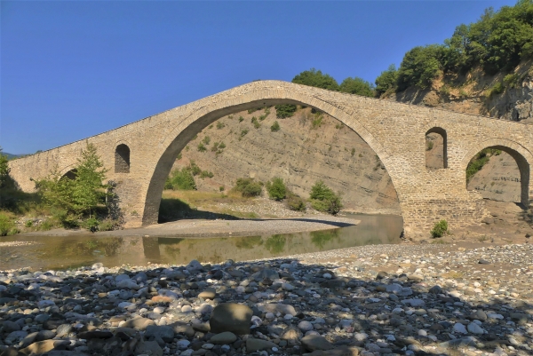&Alpha;&Nu;&Alpha;&Kappa;&Alpha;&Lambda;&Upsilon;&Pi;&Tau;&Omicron;&Nu;&Tau;&Alpha;&Sigma; &Tau;&Alpha; &Gamma;&Epsilon;&Phi;&Upsilon;&Rho;&Iota;&Alpha;: &Alpha;&Zeta;&Iota;&Zeta; &Alpha;&Gamma;&Alpha; &Kappa;&Alpha;&Iota; &Kappa;&Alpha;&Gamma;&Kappa;&Epsilon;&Lambda;&Iota;&Alpha; (&Kappa;&epsilon;ί&mu;&epsilon;&nu;&omicron;-&Phi;&omega;&tau;&omicron;&gamma;&rho;&alpha;&phi;ί&epsilon;&sigmaf;: &Lambda;ί&alpha; &Mu;ά&gamma;&epsilon;&iota;&rho;&alpha;)