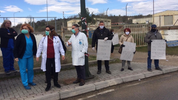 &Gamma;&rho;&epsilon;&beta;&epsilon;&nu;ά: &Sigma;&upsilon;&mu;&beta;&omicron;&lambda;&iota;&kappa;ή &pi;&alpha;&rho;ά&sigma;&tau;&alpha;&sigma;&eta; &delta;&iota;&alpha;&mu;&alpha;&rho;&tau;&upsilon;&rho;ί&alpha;&sigmaf; &sigma;&tau;&omicron; &nu;&omicron;&sigma;&omicron;&kappa;&omicron;&mu;&epsilon;ί&omicron; &tau;&eta;&sigmaf; &pi;ό&lambda;&eta;&sigmaf; (VIDEO - &Phi;&Omega;&Tau;&Omicron;)