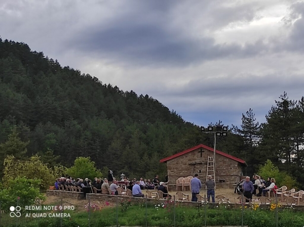 &Eta; &gamma;&iota;&omicron;&rho;&tau;ή &tau;&omicron;&upsilon; &Alpha;&gamma;ί&omicron;&upsilon; &Mu;ά&mu;&alpha; &sigma;&tau;&omicron; &Chi;&epsilon;&lambda;&iota;&mu;ό&delta;&iota; &Sigma;&alpha;&mu;&alpha;&rho;ί&nu;&alpha;&sigmaf; (&phi;&omega;&tau;&omicron;-Video)