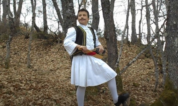 &Omicron; &eta;&rho;&omega;&iota;&kappa;ό&sigmaf; &theta;ά&nu;&alpha;&tau;&omicron;&sigmaf; &tau;&omicron;&upsilon; &kappa;&alpha;&lambda;ό&gamma;&epsilon;&rho;&omicron;&upsilon; &Sigma;&alpha;&mu;&omicron;&upsilon;ή&lambda; (video)