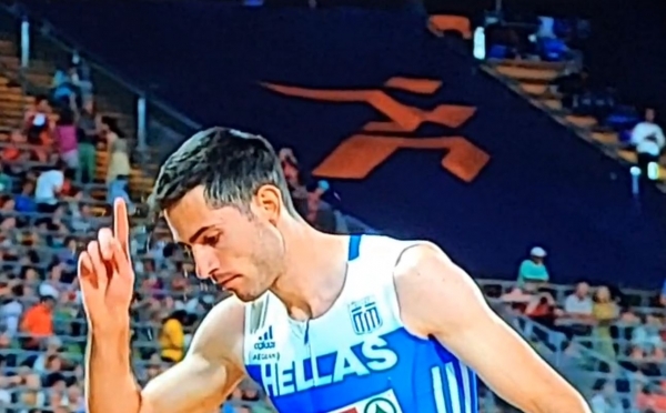 &Iota;&pi;&tau;ά&mu;&epsilon;&nu;&omicron;&sigmaf; &kappa;&alpha;&iota; &Gamma;&rho;&epsilon;&beta;&epsilon;&nu;&iota;ώ&tau;&eta;&sigmaf;, &omicron; &Mu;ί&lambda;&tau;&omicron;&sigmaf; &Tau;&epsilon;&nu;&tau;ό&gamma;&lambda;&omicron;&upsilon; &laquo;&Chi;&rho;&upsilon;&sigma;ό&sigmaf;&raquo; &kappa;&alpha;&iota; &pi;ά&lambda;&iota; &sigma;&tau;&omicron; &epsilon;&upsilon;&rho;&omega;&pi;&alpha;ϊ&kappa;ό &pi;&rho;&omega;&tau;ά&theta;&lambda;&eta;&mu;&alpha; &sigma;&tau;ί&beta;&omicron;&upsilon; (VIDEO)