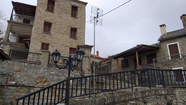 TO WEST CHANNEL &Sigma;&Tau;&Eta;&Nu; &Kappa;&Alpha;&Lambda;&Lambda;&Omicron;&Nu;&Eta; &Gamma;&Rho;&Epsilon;&Beta;&Epsilon;&Nu;&Omega;&Nu; (video)