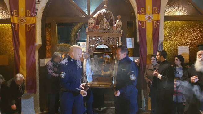 &Mu;&eta;&tau;&rho;&omicron;&pi;&omicron;&lambda;&iota;&tau;&iota;&kappa;ό&sigmaf; &Nu;&alpha;ό&sigmaf; &Epsilon;&upsilon;&alpha;&gamma;&gamma;&epsilon;&lambda;&iota;&sigma;&tau;&rho;ί&alpha;&sigmaf; &Gamma;&rho;&epsilon;&beta;&epsilon;&nu;ώ&nu;, &lambda;&iota;&tau;ά&nu;&epsilon;&upsilon;&sigma;&eta; &Epsilon;&iota;&kappa;ό&nu;&alpha;&sigmaf; (VIDEO)