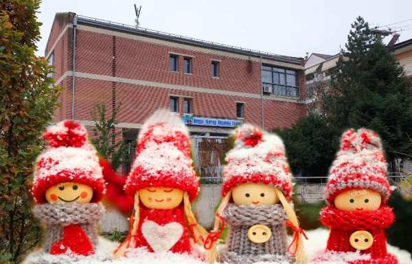 &ldquo;&Chi;&Rho;&Iota;&Sigma;&Tau;&Omicron;&Upsilon;&Gamma;&Epsilon;&Nu;&Nu;I&Alpha;TIK&Epsilon;&Sigma; &Sigma;&Tau;&Iota;&Gamma;&Mu;&Epsilon;&Sigma;  &Mu;&Epsilon; &Tau;&Alpha; &Pi;&Alpha;&Iota;&Delta;&Iota;&Alpha; &Sigma;&Tau;&Eta; &Beta;&Iota;&Beta;&Lambda;&Iota;&Omicron;&Theta;&Eta;&Kappa;&Eta;&rdquo;