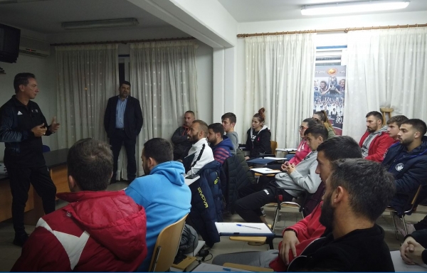 &Xi;&epsilon;&kappa;ί&nu;&eta;&sigma;&epsilon; &eta; 1&eta; &Phi;&Alpha;&Sigma;&Eta; &tau;&eta;&sigmaf; &Sigma;&chi;&omicron;&lambda;ή&sigmaf; &Pi;&rho;&omicron;&pi;&omicron;&nu;&eta;&tau;ώ&nu; UEFA C &sigma;&tau;&alpha; &Gamma;&rho;&epsilon;&beta;&epsilon;&nu;ά (VIDEO)