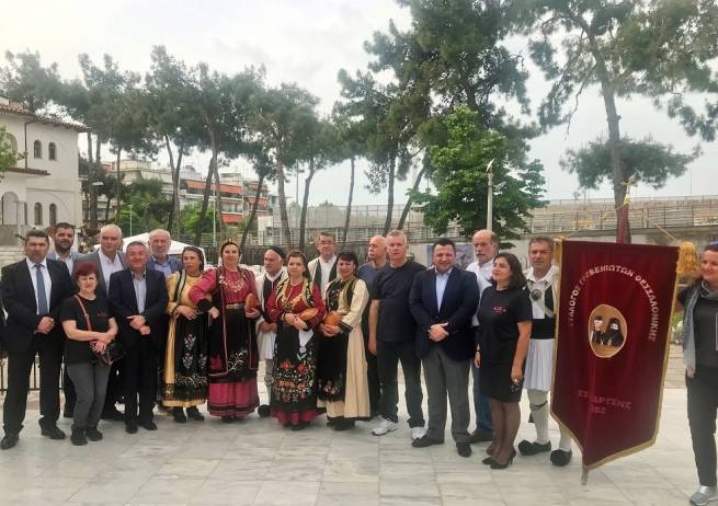 &Sigma;&tau;&iota;&sigmaf; &epsilon;&omicron;&rho;&tau;&alpha;&sigma;&tau;&iota;&kappa;έ&sigmaf; &epsilon;&kappa;&delta;&eta;&lambda;ώ&sigma;&epsilon;&iota;&sigmaf; &tau;&omicron;&upsilon; &Sigma;&upsilon;&lambda;&lambda;ό&gamma;&omicron;&upsilon; &Gamma;&rho;&epsilon;&beta;&epsilon;&nu;&iota;&omega;&tau;ώ&nu; &Theta;&epsilon;&sigma;&sigma;&alpha;&lambda;&omicron;&nu;ί&kappa;&eta;&sigmaf; &omicron; &Upsilon;&pi;.&Delta;ή&mu;&alpha;&rho;&chi;&omicron;&sigmaf; &Delta;&eta;&mu;&omicron;&sigma;&theta;έ&nu;&eta;&sigmaf; &Kappa;&omicron;&upsilon;&pi;&tau;&sigma;ί&delta;&eta;&sigmaf;.