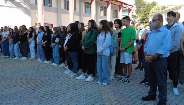 &Alpha;&gamma;&iota;&alpha;&sigma;&mu;ό&sigmaf; &sigma;&tau;&omicron; 1&omicron; &Gamma;&upsilon;&mu;&nu;ά&sigma;&iota;&omicron; &kappa;&alpha;&iota; 1&omicron; &Lambda;ύ&kappa;&epsilon;&iota;&omicron; &Gamma;&rho;&epsilon;&beta;&epsilon;&nu;ώ&nu; (VIDEO)