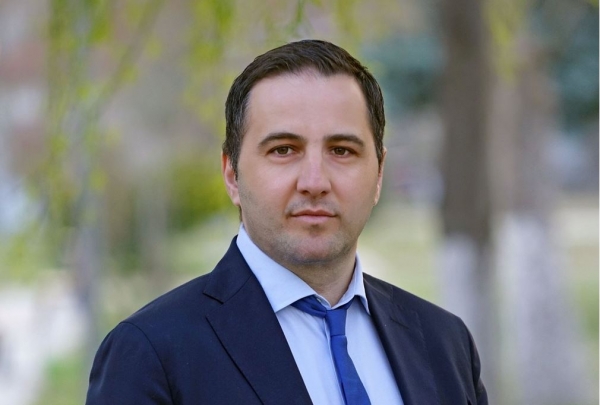 &laquo;&Delta;&iota;&alpha;&sigma;&phi;&alpha;&lambda;ί&sigma;&tau;&eta;&kappa;&epsilon; &eta; &chi;&rho;&eta;&mu;&alpha;&tau;&omicron;&delta;ό&tau;&eta;&sigma;&eta; &gamma;&iota;&alpha; ό&lambda;&omicron;&upsilon;&sigmaf; &tau;&omicron;&upsilon;&sigmaf; &Nu;έ&omicron;&upsilon;&sigmaf; &Alpha;&gamma;&rho;ό&tau;&epsilon;&sigmaf; &tau;&omega;&nu; &Gamma;&rho;&epsilon;&beta;&epsilon;&nu;ώ&nu; &ndash; &Sigma;&eta;&mu;&alpha;&nu;&tau;&iota;&kappa;ή &omicron;&iota;&kappa;&omicron;&nu;&omicron;&mu;&iota;&kappa;ή &epsilon;&nu;ί&sigma;&chi;&upsilon;&sigma;&eta; &gamma;&iota;&alpha; &tau;&omicron;&nu; &pi;&rho;&omega;&tau;&omicron;&gamma;&epsilon;&nu;ή &tau;&omicron;&mu;έ&alpha;&raquo;