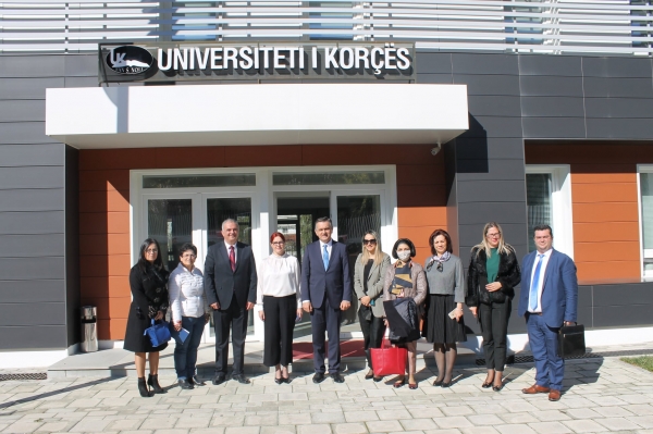 &Sigma;&upsilon;&nu;&epsilon;&rho;&gamma;&alpha;&sigma;ί&alpha; &tau;&eta;&sigmaf; &Pi;&epsilon;&rho;&iota;&phi;έ&rho;&epsilon;&iota;&alpha;&sigmaf; &Delta;&upsilon;&tau;&iota;&kappa;ή&sigmaf; &Mu;&alpha;&kappa;&epsilon;&delta;&omicron;&nu;ί&alpha;&sigmaf; &mu;&epsilon; &tau;&eta;&nu; &Pi;&epsilon;&rho;&iota;&phi;έ&rho;&epsilon;&iota;&alpha; &Kappa;&omicron;&rho;&upsilon;&tau;&sigma;ά&sigmaf;