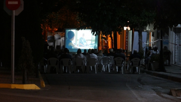 Υπαίθριος κινηματογράφος έγινε η οδός Φαρδυκάμπου για την Ευρωπαϊκή Εβδομάδα Κινητικότητας (Φωτογραφίες)