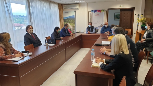 &Delta;&iota;&epsilon;&upsilon;&rho;&upsilon;&mu;έ&nu;&eta; &sigma;ύ&sigma;&kappa;&epsilon;&psi;&eta; &gamma;&iota;&alpha; &tau;&eta; &delta;&iota;&alpha;&chi;&epsilon;ί&rho;&iota;&sigma;&eta; &tau;&omega;&nu; &kappa;&rho;&omicron;&upsilon;&sigma;&mu;ά&tau;&omega;&nu; Covid-19, &sigma;&tau;&eta;&nu; &Pi;.&Epsilon;. &Gamma;&rho;&epsilon;&beta;&epsilon;&nu;ώ&nu;. (video)