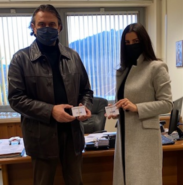 &Epsilon;&pi;ί&delta;&omicron;&sigma;&eta; &delta;&omega;&rho;&omicron;&epsilon;&pi;&iota;&tau;&alpha;&gamma;ώ&nu; &alpha;&pi;ό &tau;&eta;&nu; &Alpha;&nu;&tau;&iota;&pi;&epsilon;&rho;&iota;&phi;&epsilon;&rho;&epsilon;&iota;ά&rho;&chi;&eta; &Pi;&alpha;&iota;&delta;&epsilon;ί&alpha;&sigmaf; &kappa;&alpha;&iota; &Pi;&omicron;&lambda;&iota;&tau;&iota;&sigma;&mu;&omicron;ύ &kappa;&alpha; &Pi;&omicron;&upsilon;&tau;&alpha;&chi;ί&delta;&omicron;&upsilon; Ό&lambda;&gamma;&alpha;